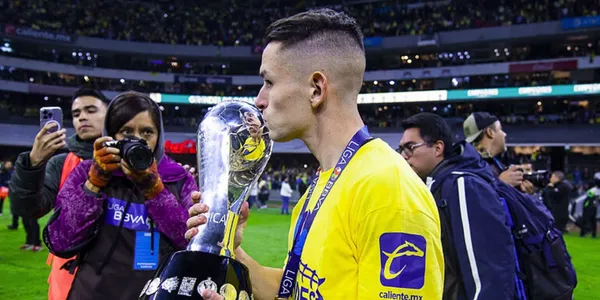 Fidalgo levantando la copa/FOTO: Marca