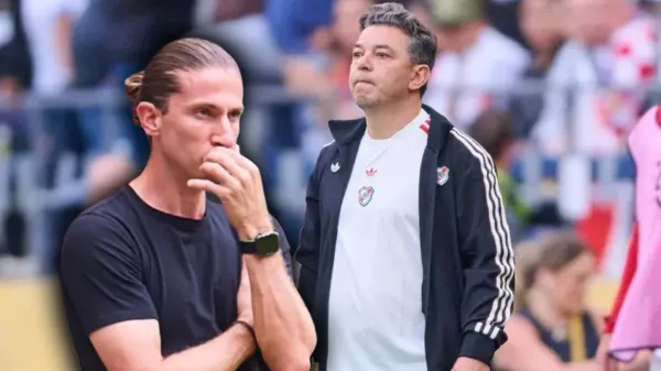 Filipe Luis y Marcelo Gallardo dirigiendo en el Mundial de Clubes