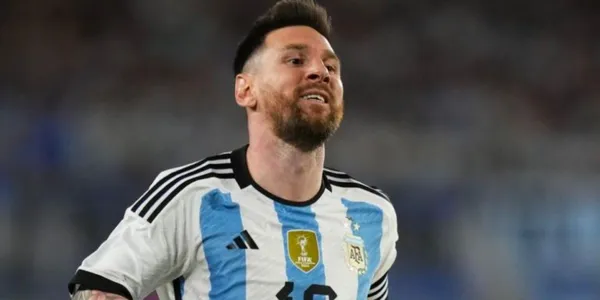 Filtran imágenes que dan un giro inesperado sobre la historia de la playera del Tri que Messi pisó