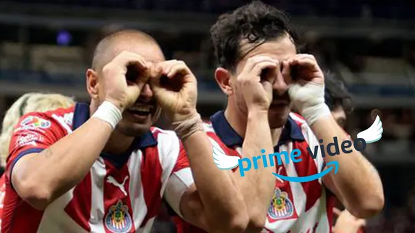 Foto: La Jornada / Chicharito y Mozo festan un gol