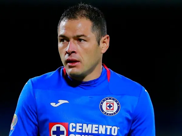 Fue uno de los personajes importantes para que Cruz Azul pudiera alcanzar su novena estrella, pero poco le ha importado a la directiva por renovarlo.