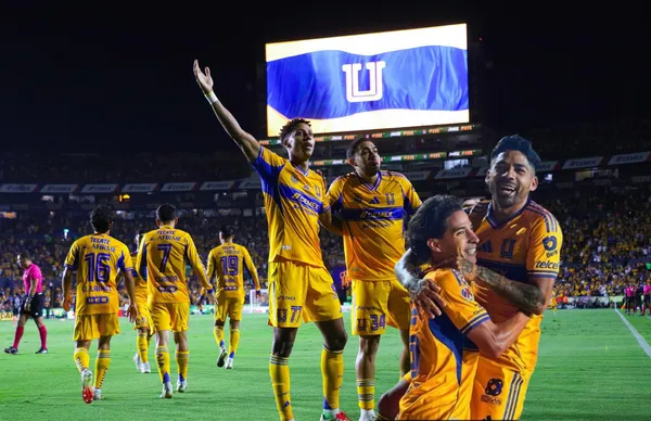 Futbolistas de Tigres celebrando/ Foto Atmósfera Deportiva.