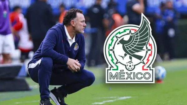 Gabriel Milito dirigiendo a Chivas