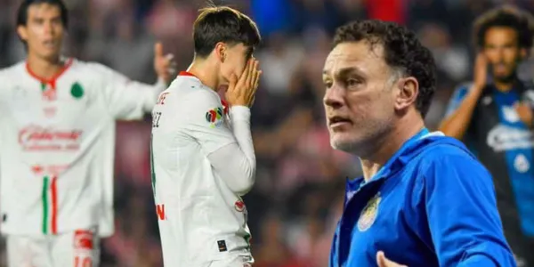 Gabriel Milito en el Querétaro vs Chivas / FOTO X