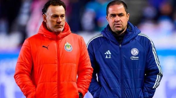 Gabriel Milito junto a André Jardine en el Clásico Nacional