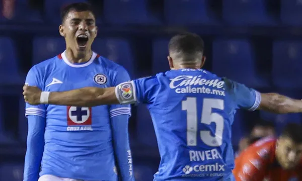 Gamboa festeja el gol con Ignacio Rivero (Fuente: Récord)