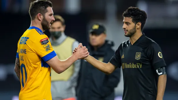 Gignac y Carlos Vela. FOTO: Récord