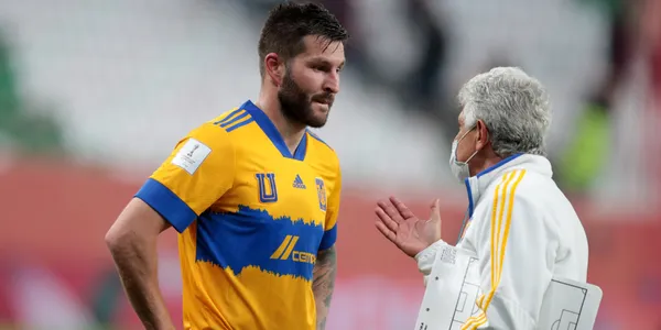 Gignac y Ferretti durante partido de Tigres (Fuente: Infobae)