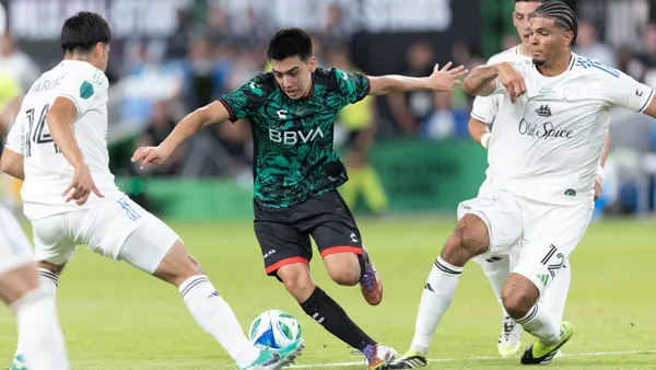 Gilberto Mora durante duelo de exhibición
