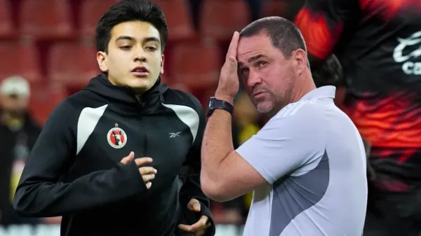 Gilberto Mora durante el calentamiento y André Jardine