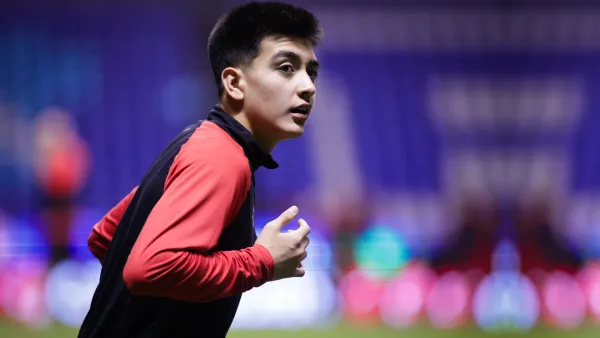 Gilberto Mora en los entrenamiento de Xolos