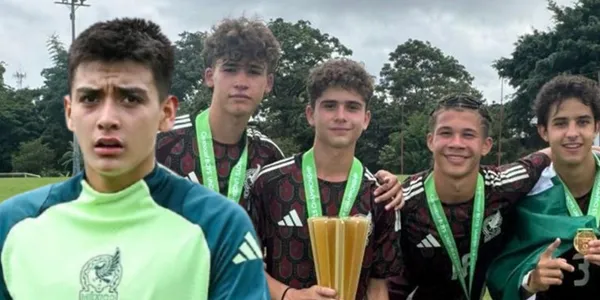 Gilberto Mora junto a futbolistas del Tri Sub 15 / FOTO EXCÉLSIOR