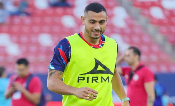 Giorgios Gikoumakis en calentamiento con Cruz Azul (Fuente: Mexsports)