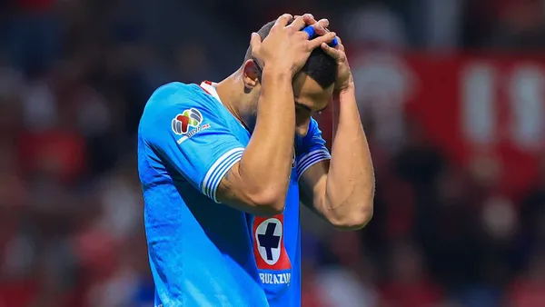 Giorgos Giakoumakis lementándose una falla en Cruz Azul (Foto: MEXSPORT)