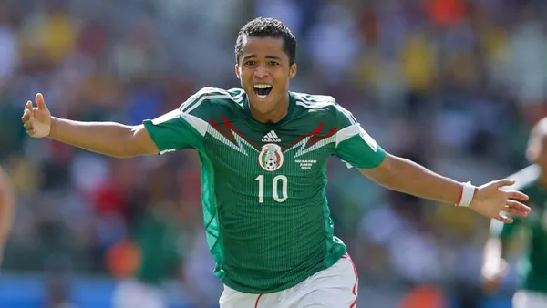 Giovani Dos Santos. en la selección de México. FOTO: Los Angeles Times