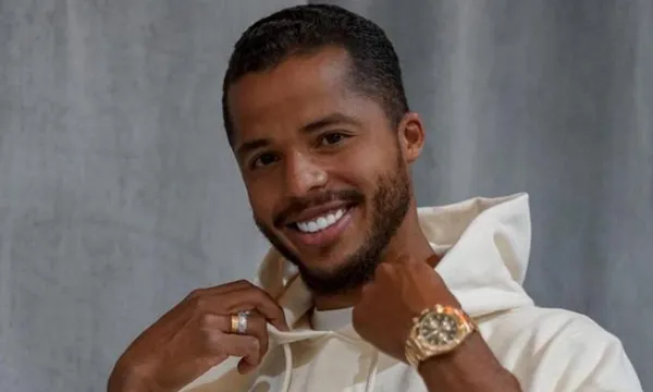 Giovani dos Santos posa para una revista de imagen y estilo (fuente: Fútbol Total)