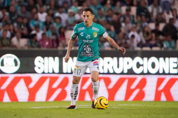 Guardado hizo su debut con León
