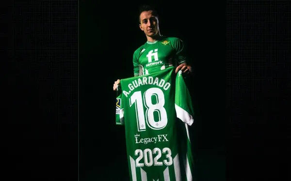 Guardado y el Betis se miden al líder del torneo, por lo que no será un duelo sencillo.