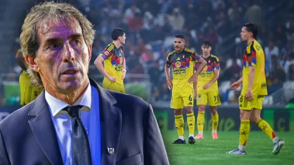 Guillermo Almada durante su etapa en Pachuca y jugadores del América