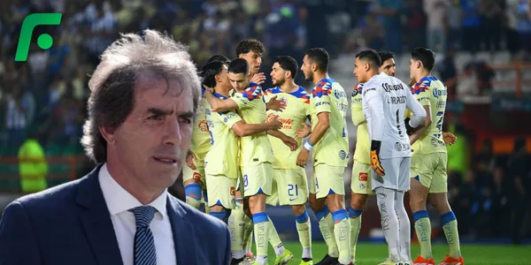 Guillermo Almada y jugadores del América (Fuente: MEXSPORT)