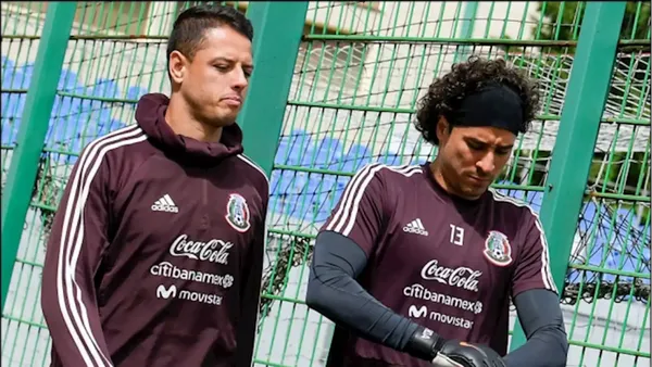 Guillermo Ochoa aparece en la imagen de las leyendas del fútbol mexicano y también Javier Hernández8