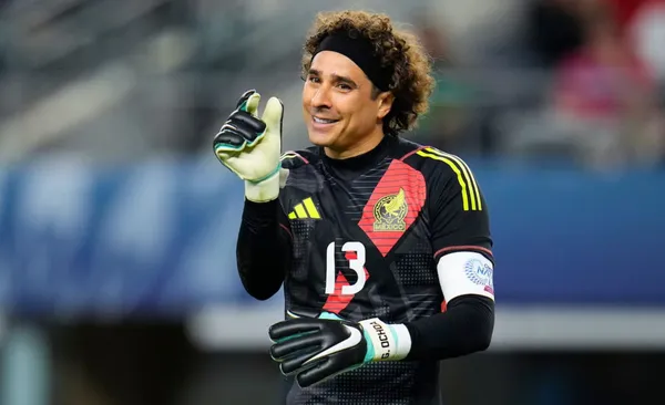 Guillermo Ochoa con la selección mexicana (Fuente: AP)