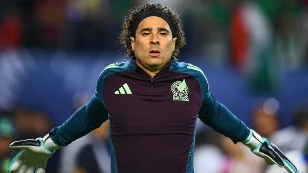 Guillermo Ochoa durante la Nations League con México