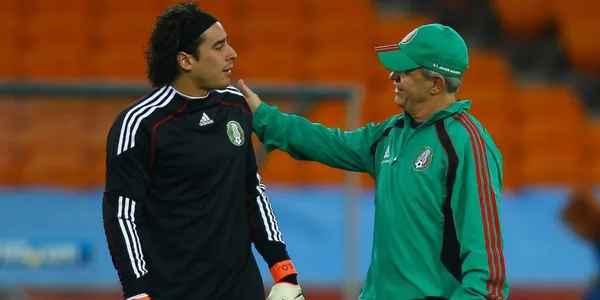 Guillermo Ochoa durante la selección mexicana con Javier Aguirre / Foto: Mediotiempo