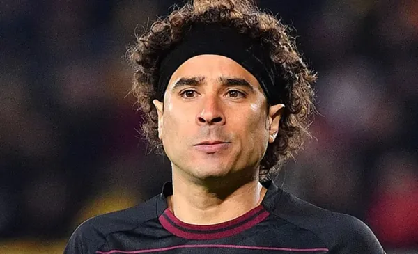 Guillermo Ochoa en protocolo de la Liga Italiana (Fuente:Marca)