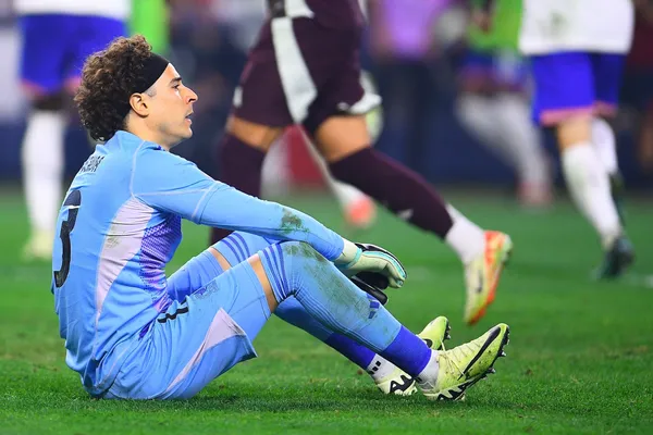 Guillermo Ochoa en un partido de la Selección Mexicana (Foto: Mexsport)