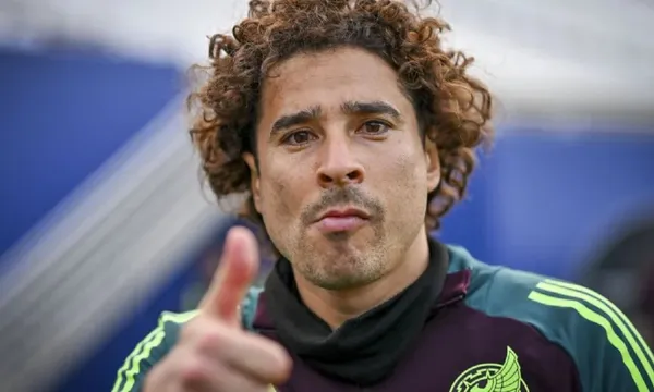 Guillermo Ochoa estaba dedicado a los videojuegos, mientras se daba el juego del Tri