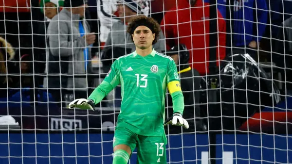 Guillermo Ochoa fue cómplice en los dos tantos que Canadá le marcó a México, motivo por el cual Christian Martinoli reventó al arquero mexicano.