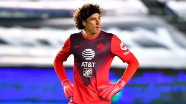 Guillermo Ochoa fue uno de los primeros jugadores en reaccionar tras la decisión de la directiva de quitarles los premios