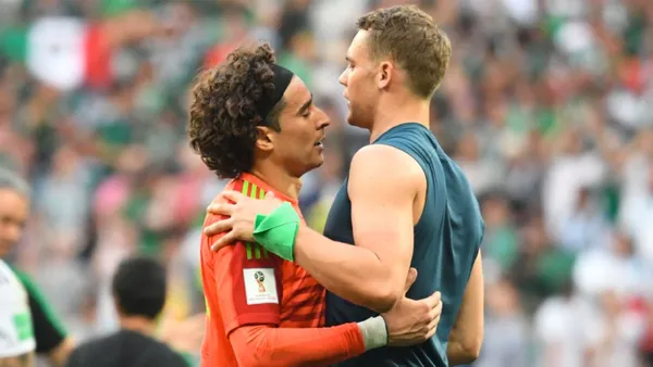 Guillermo Ochoa y Manuel Neuer (Fuente: ESPN)
