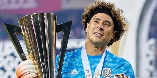 Guillermo Ochos cumplió 17 años desde su debut en Club América, donde empezó ganando muy poco en comparación a los millones que se embolsa en la actualidad.