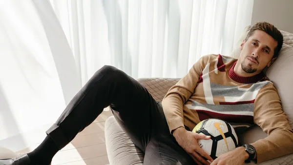 Héctor Herrera es uno de los jugadores clave de la Selección Mexicana, y está teniendo una carrera muy importante en Europa. De su vida personal se sabe poco, además de su transformación facial. Conoce cómo fue esta operación.