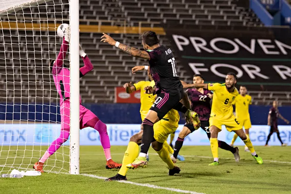 Henry Martín entró para anotar el gol del empate ante Jamaica, y Martino podría alinearlo en el siguiente encuentro.