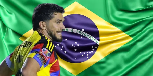 Henry Martín junto a la bandera de Brasil / FOTO GOAL