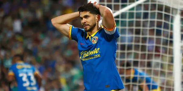 Henry Martín preocupado con la playera del América