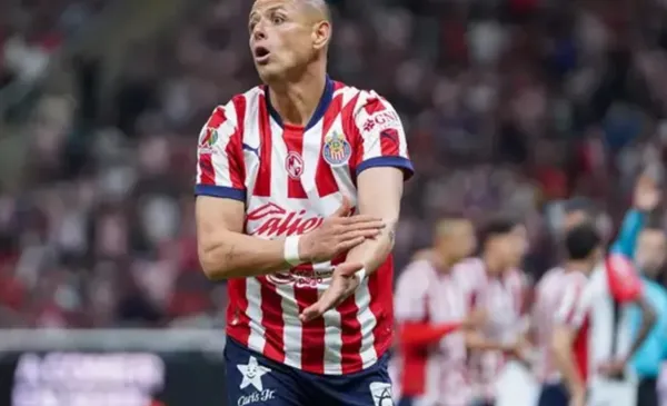 Hernández en juego de las Chivas (Fuente: Mexsports)