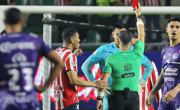 Hernández expulsa a Rangel por raspar el punto penal (Fuente: Mexsports)