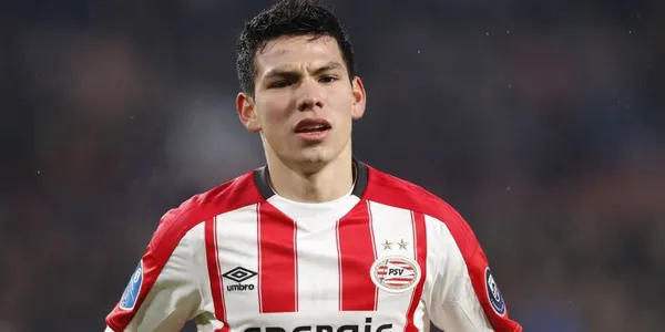 Hirving Lozano juega de forma intermitente en PSV, porque por delante lo tiene al joven Bakayoko en la banda