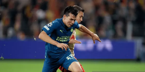 Hirving Lozano no pudo ayudar al PSV en Champions League y e hipoteca su permanencia