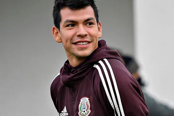 Hirving Lozano recibe el alta médica y además recibe una excelente noticia desde Italia