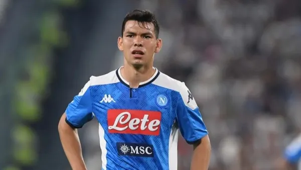 Hirving Lozano recibió una dura falta frente a la Lazio y así salió del campo de juego.