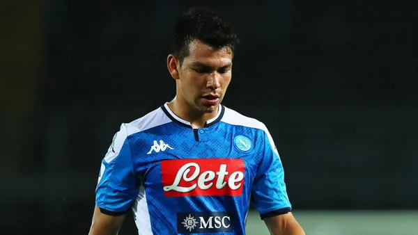 Hirving Lozano salió lesionado del campo de juego y así quedó su pierna tras el golpe que sufrió.