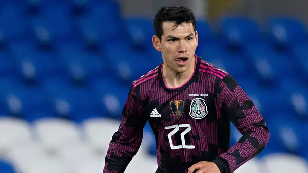 Hirving Lozano se mostró desesperado en el partido y podría estar molesto con Martino.