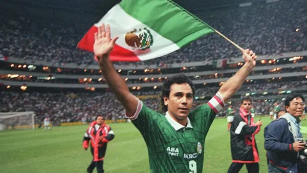 Hugo Sánchez con la Selección de Fútbol de México (Foto: Milenio)