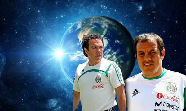 Hugo Sánchez y Blanco con el fondo del planeta tierra / El Futbolero
