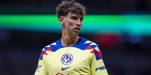 Igor Lichnovsky con la playera del América / Foto: IMAGO7